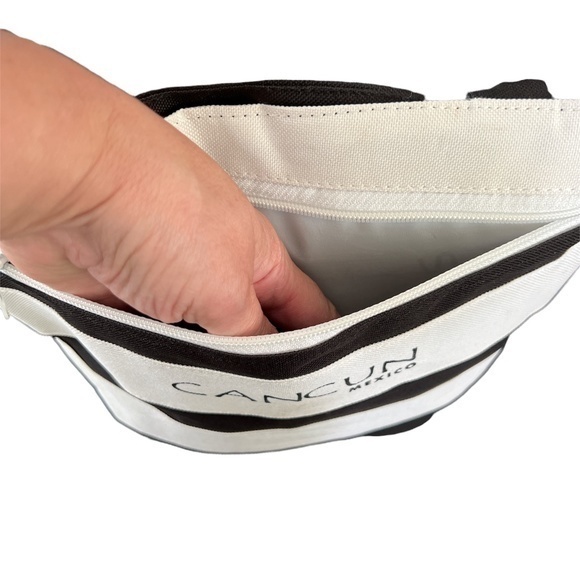 Cancun,‎ Mexico Colorblock Tote Bag - Picture 7 of 10